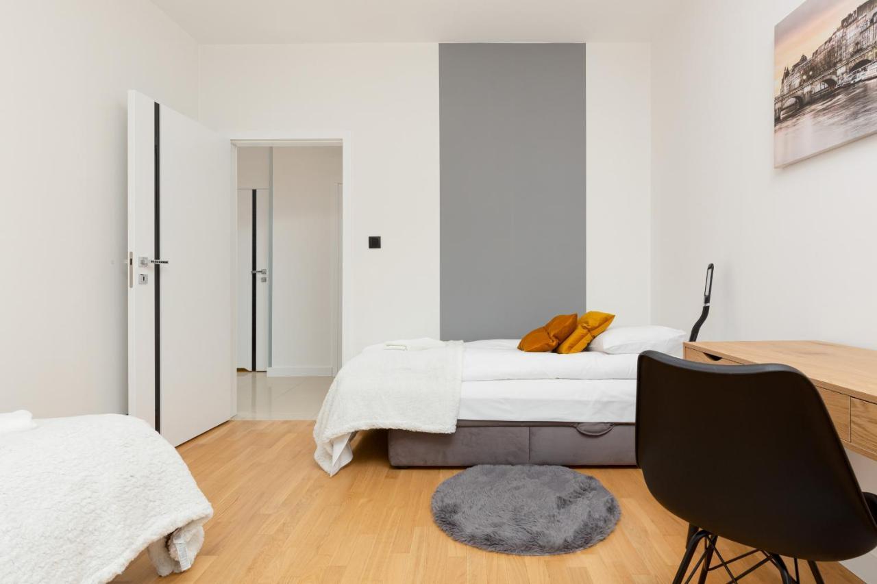 Apartment Park Arkadia With Parking Mokotow By Renters Warschau